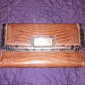 Elegant Brown Crocodile-Embossed Women's Clutch